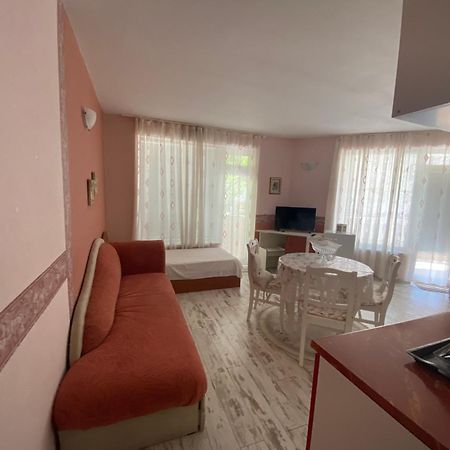 Art Guest House Orchidea Поморие Экстерьер фото