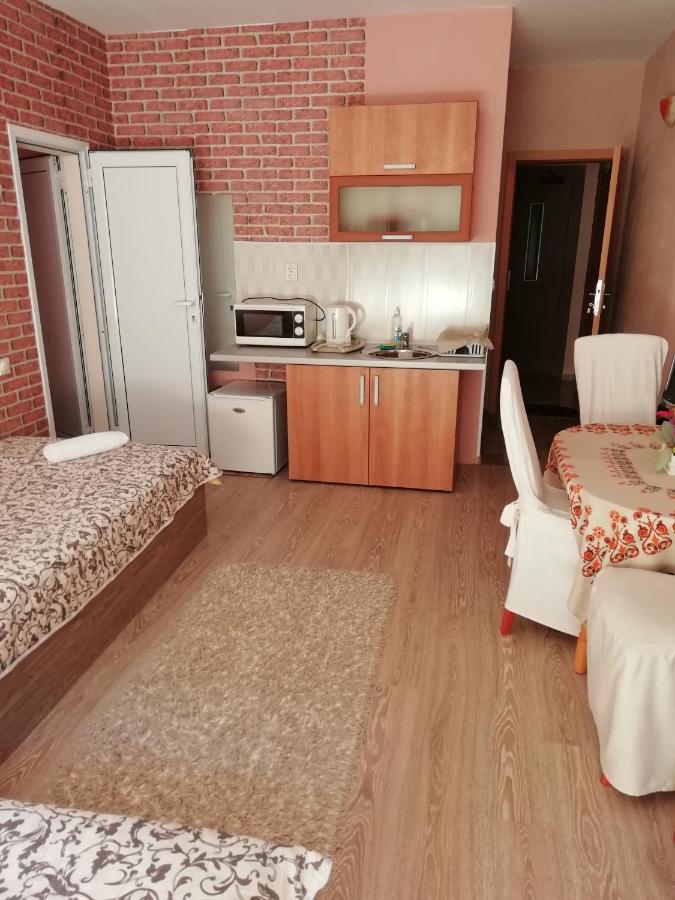 Art Guest House Orchidea Поморие Экстерьер фото