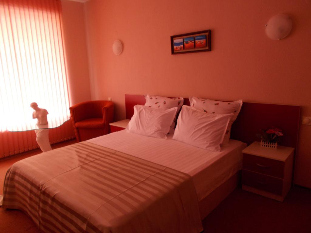 Art Guest House Orchidea Поморие Экстерьер фото
